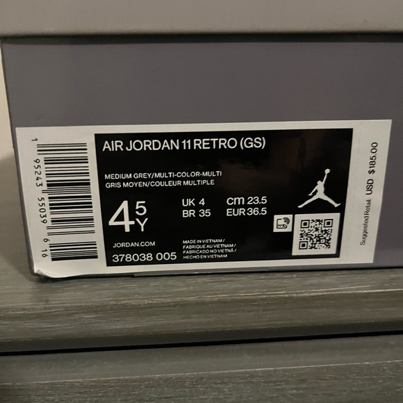 Cool Grey 11’s slightly used and creased. Has box and wrapping. - Picture 9 of 11